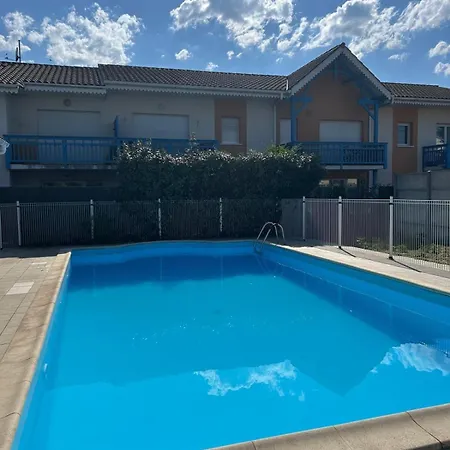 Cosy Terrasse Avec Acces Piscine Daire La Teste-de-Buch